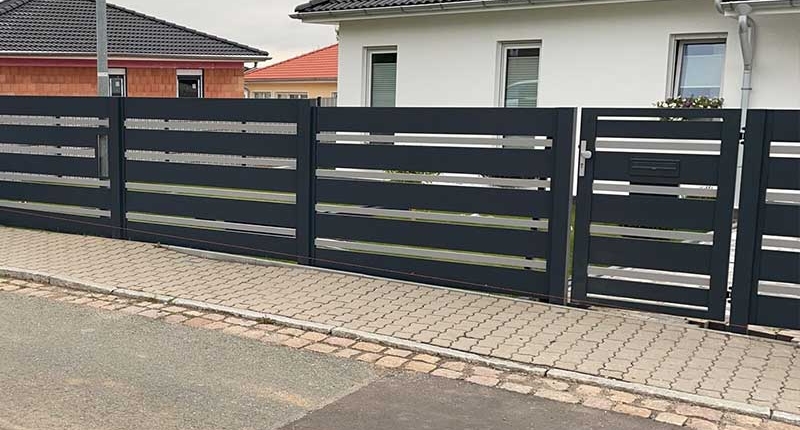 Moderne Tore und Zaune aus Polen